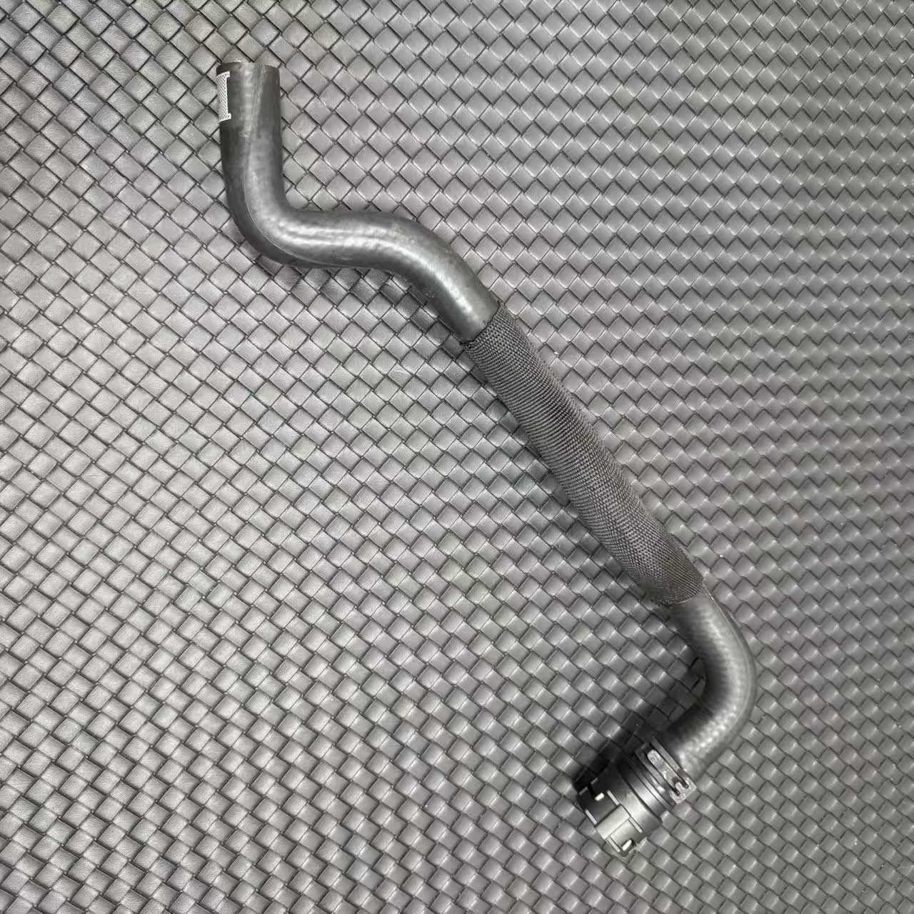 8R0819371E Coolant Hose for Audi Q5 2009-2012