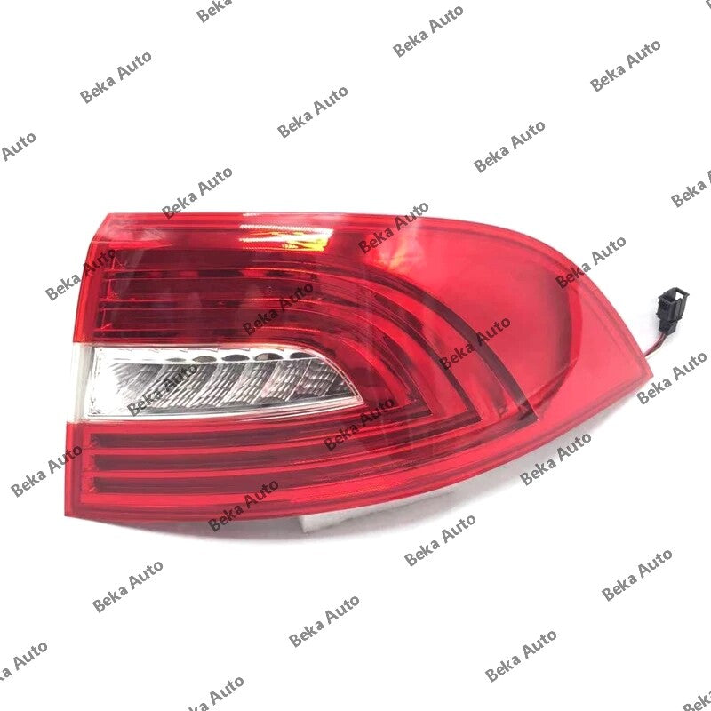 1 pair of rear bumper taillights and brake lights suitable for Skoda Superb 2013, 2014, and 2015 LHRH models.