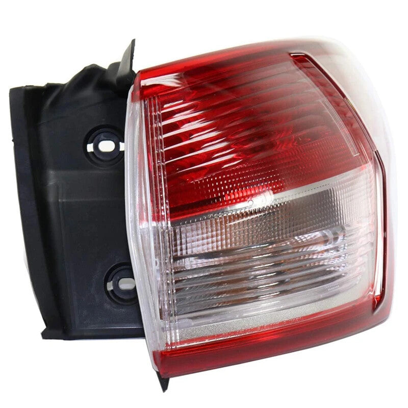 The right taillight and rear turn signal are applicable to the for Ford Escape 2013-2015.