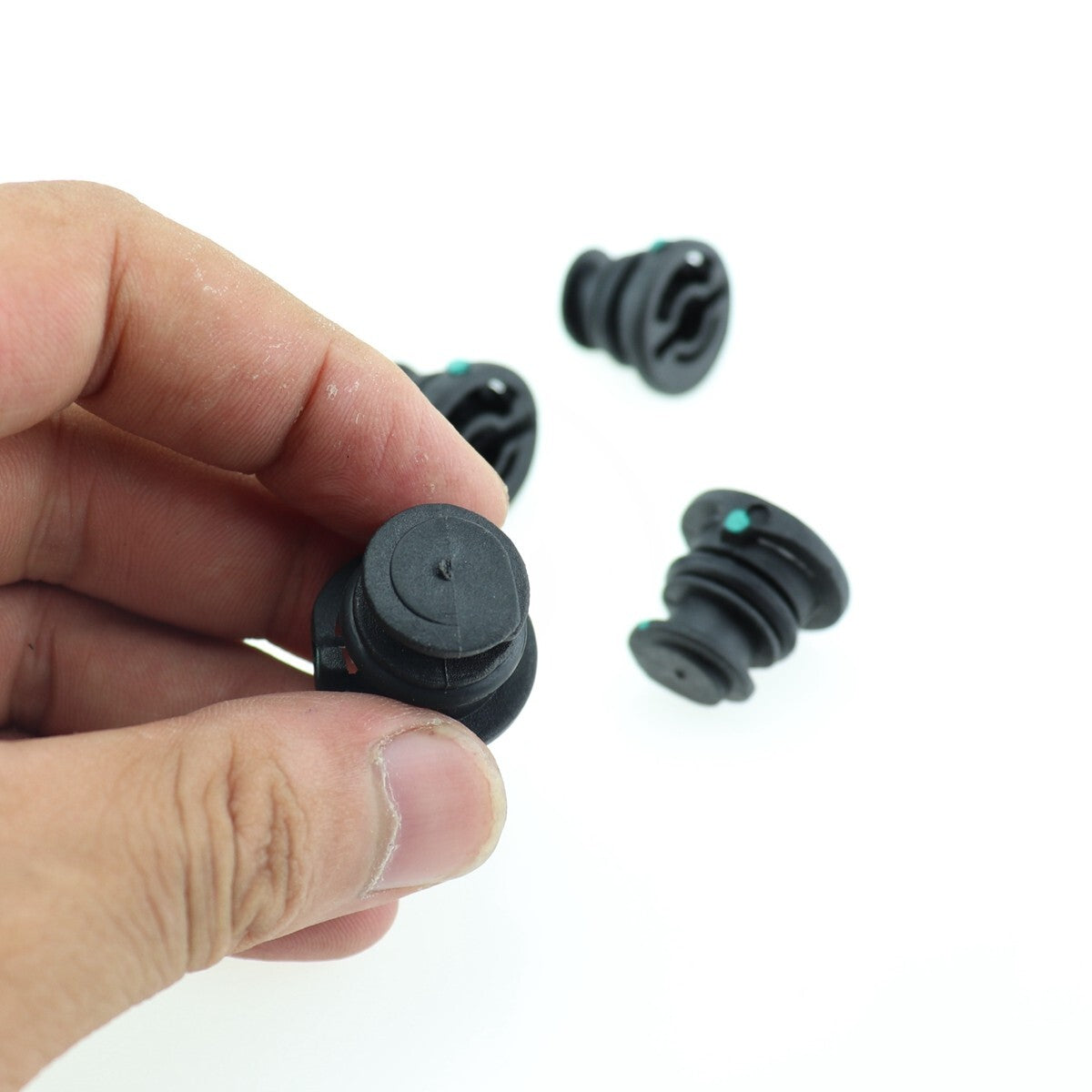 2015-2018 Plastic drain plugs for Volkswagen for Golf GTI, equipment manufacturer ( ) 06L103801, 5 new pieces.