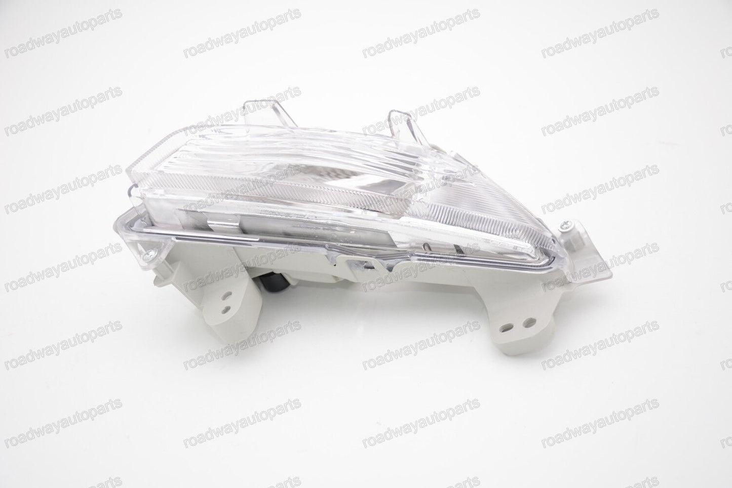 The left front bumper turn signal light is suitable for Mazda 3 Axela 2014 - 2016.