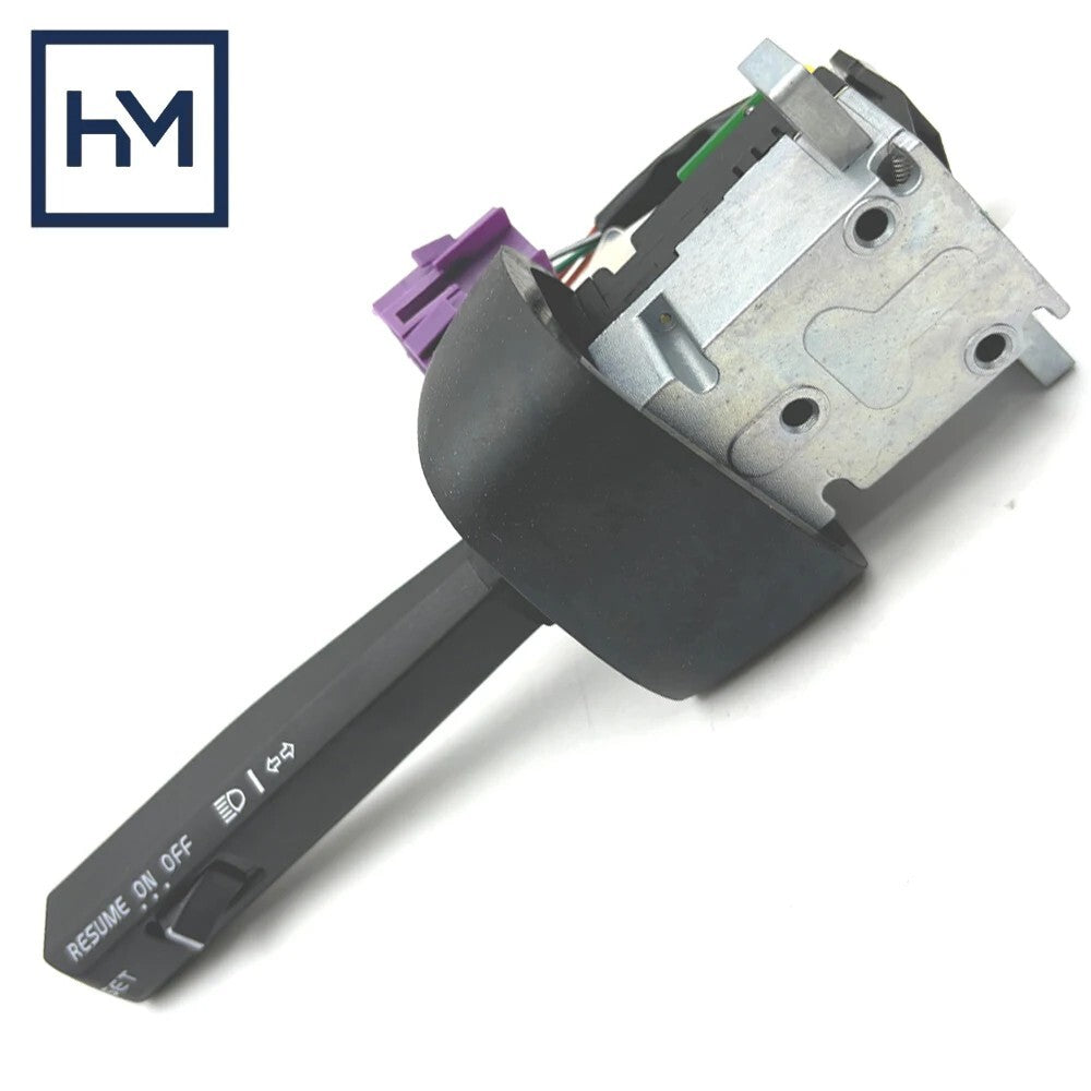 The turn signal headlight dimming switch is suitable for Volvo buses 3172171 1096413 70481187