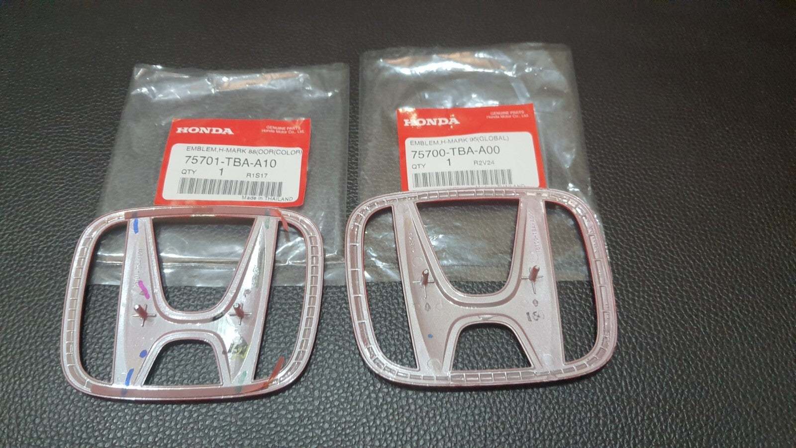 One double H FD red logo embroidered badge is suitable for Honda for Civic FD 2006-2011