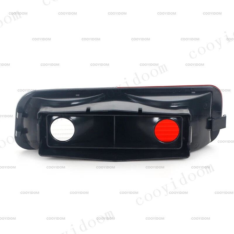 A pair of rear bumper reflective brakes are suitable for Land Rover Discovery 2 XFB000720 XFB000730