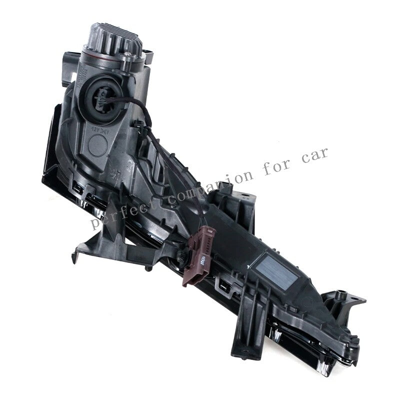 Right daytime running light (DRL) LED turn signal light applicable to for Peugeot 508L 2019-2020