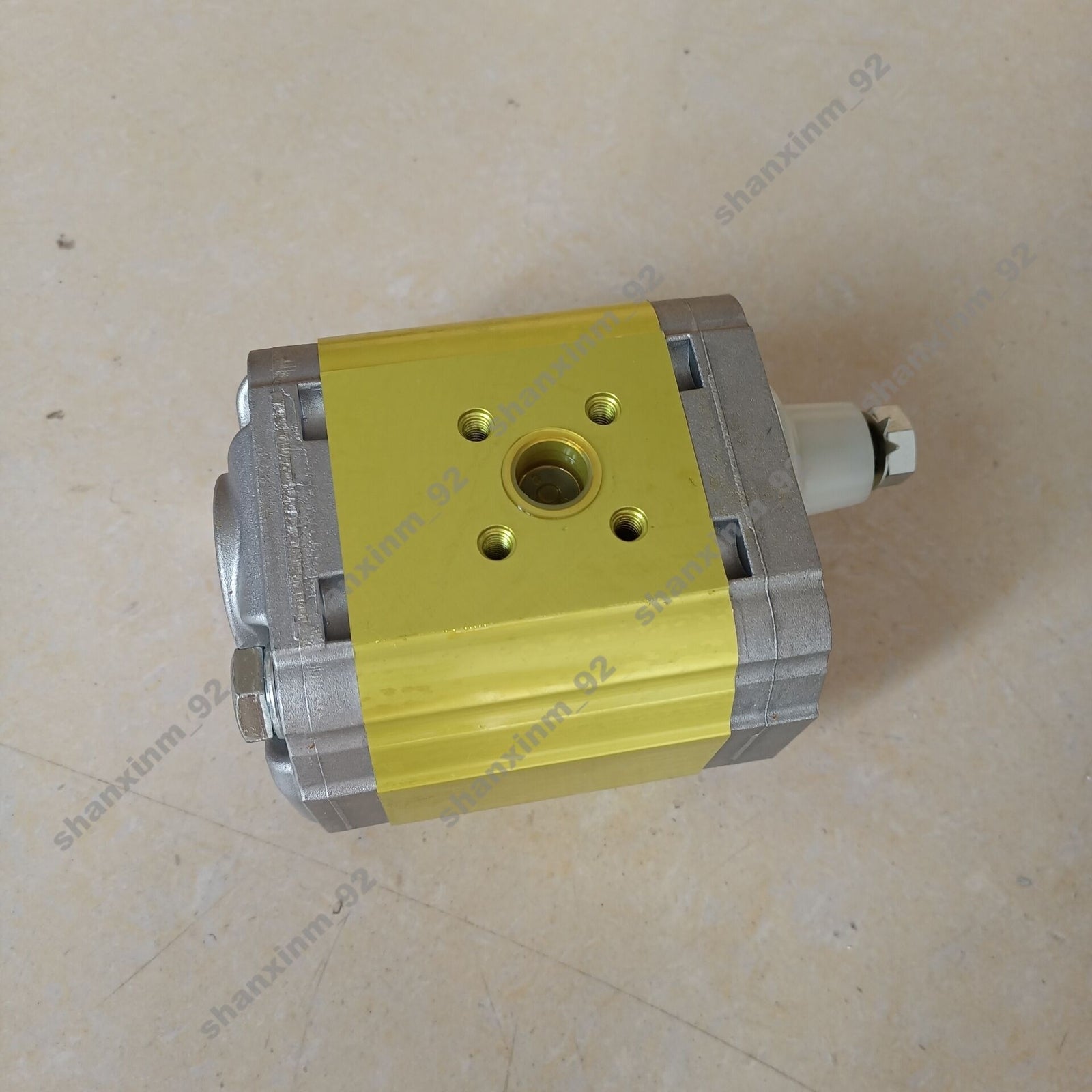 Gear Pump 05813227 for Bomag Vibratory Roller BW217D BW211D-40