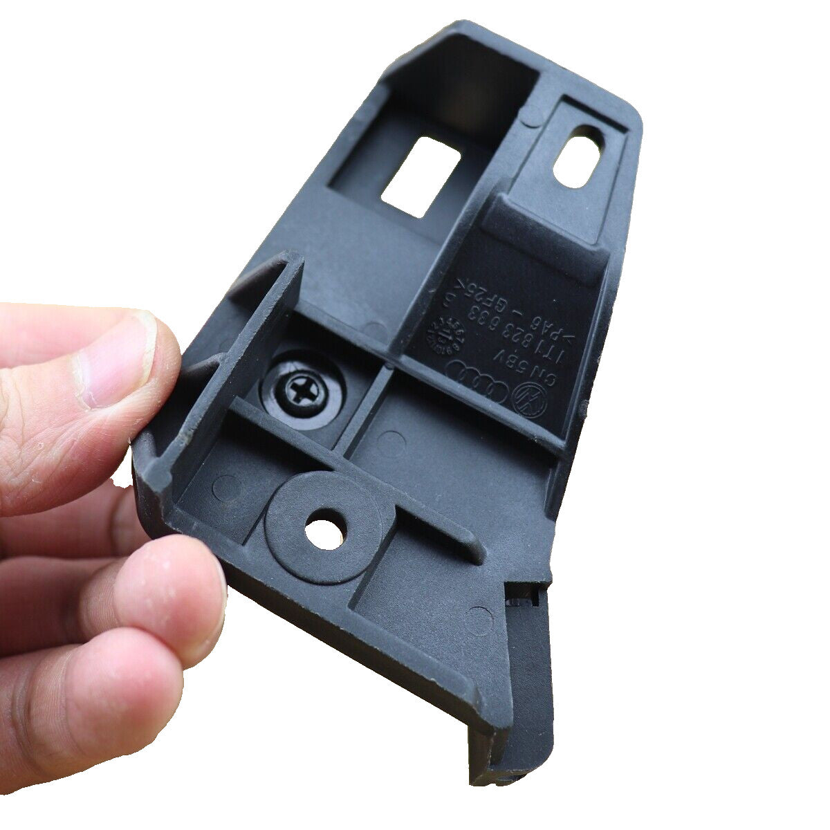 The new 1T1823633B Bonnet release handle bracket is suitable for Volkswagen CADDY (04-16) and TOURAN (03-16).