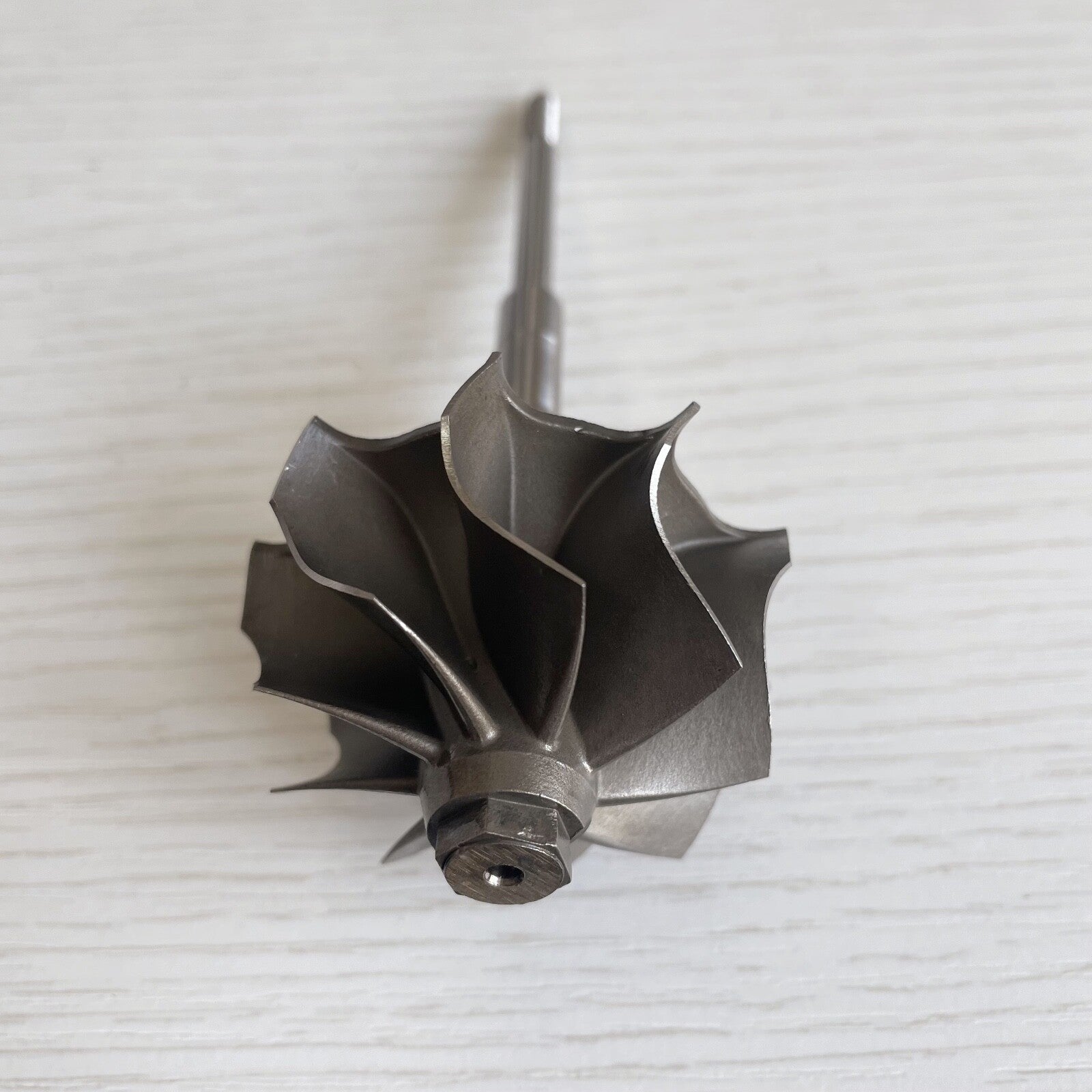 GT2256V 42.7/50mm 9-blade 704461-0004 Log Bearing Turbine Turbine Shaft and Wheel