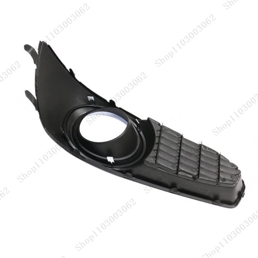 The right-side fog light grille and fog light cover are suitable for Subaru Legacy 2013 and 2014 models 57731AJ680