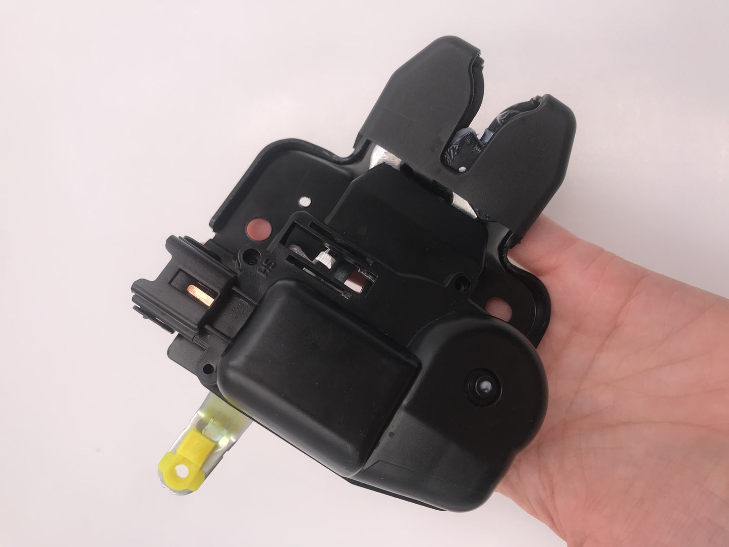 Tailgate Latch Lock Actuator Motor for 2005-2010 for Nissan TIIDA Saloon