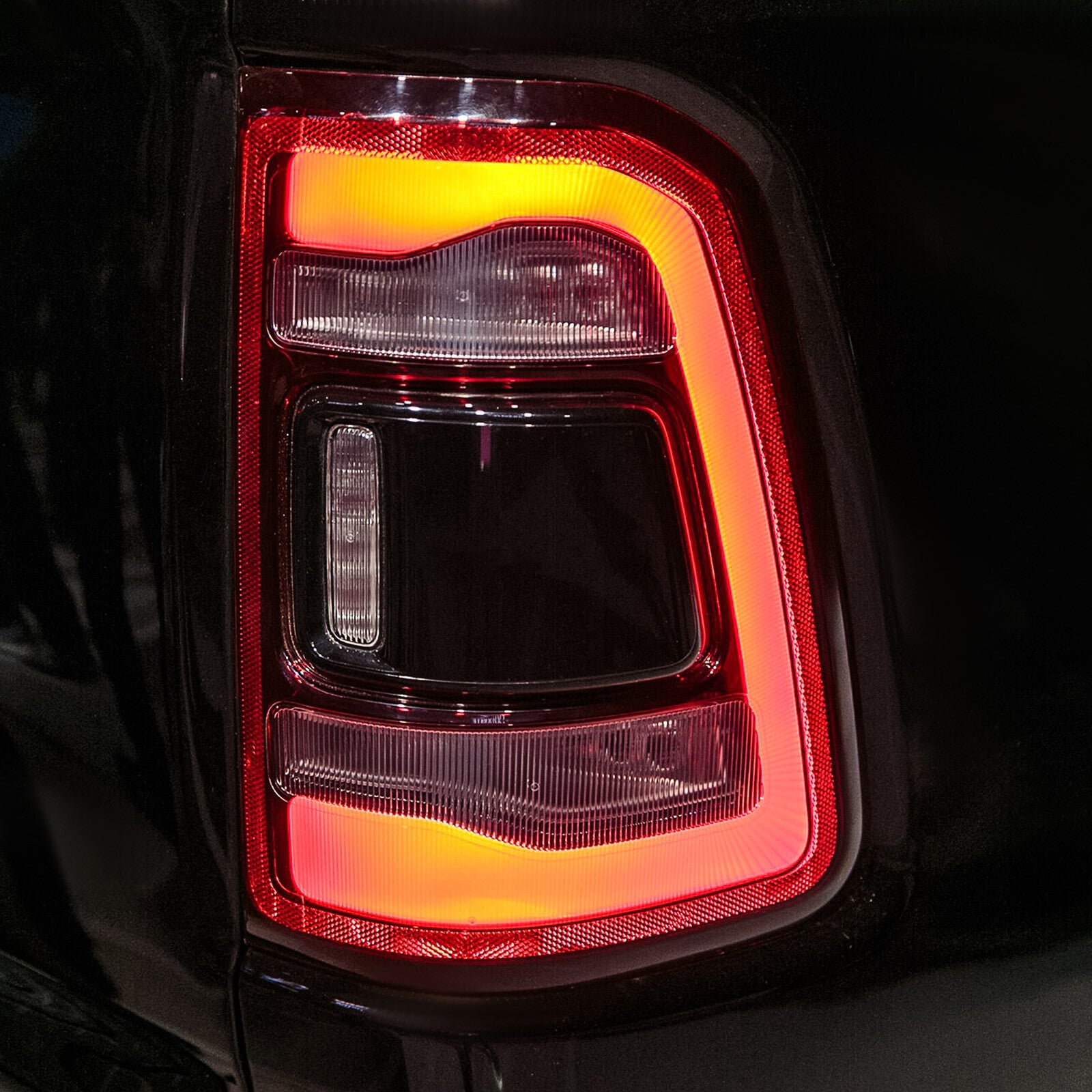 Applicable to 2019-2021, 2022, and 2023 for Dodge for RAM 1500 LED rear taillights and right taillights.