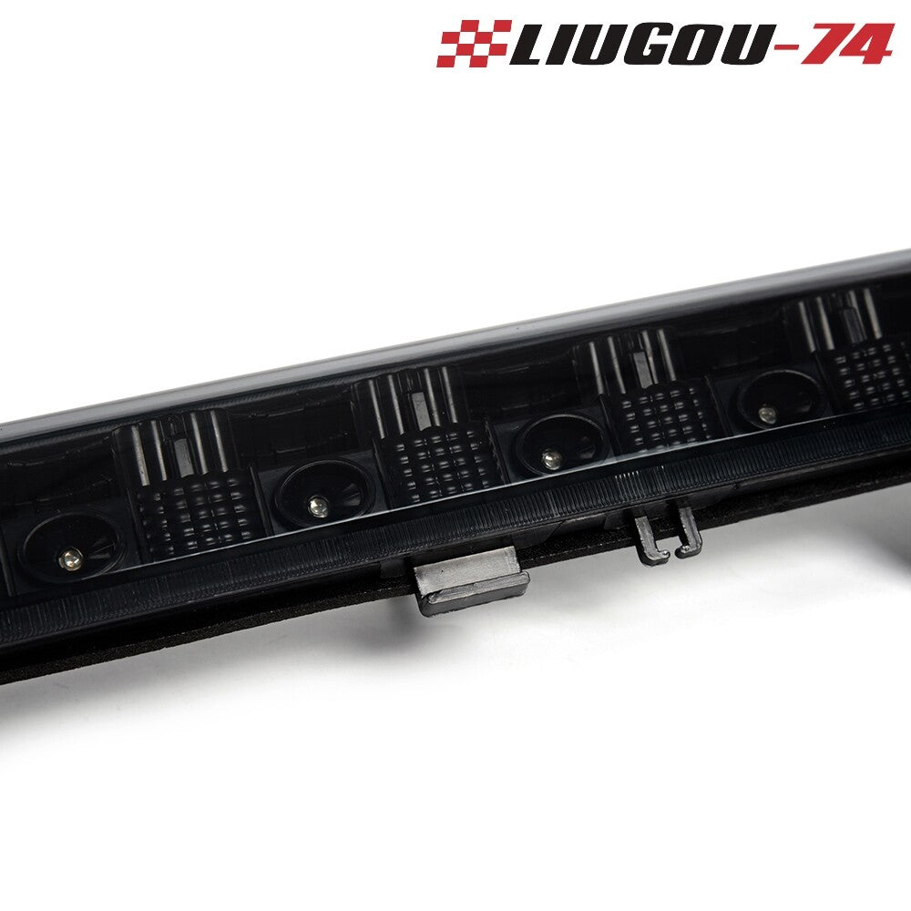 Suitable for 00-06 for Chevrolet Suburban Tahoe for GMC for Yukon LED third brake light smoke.