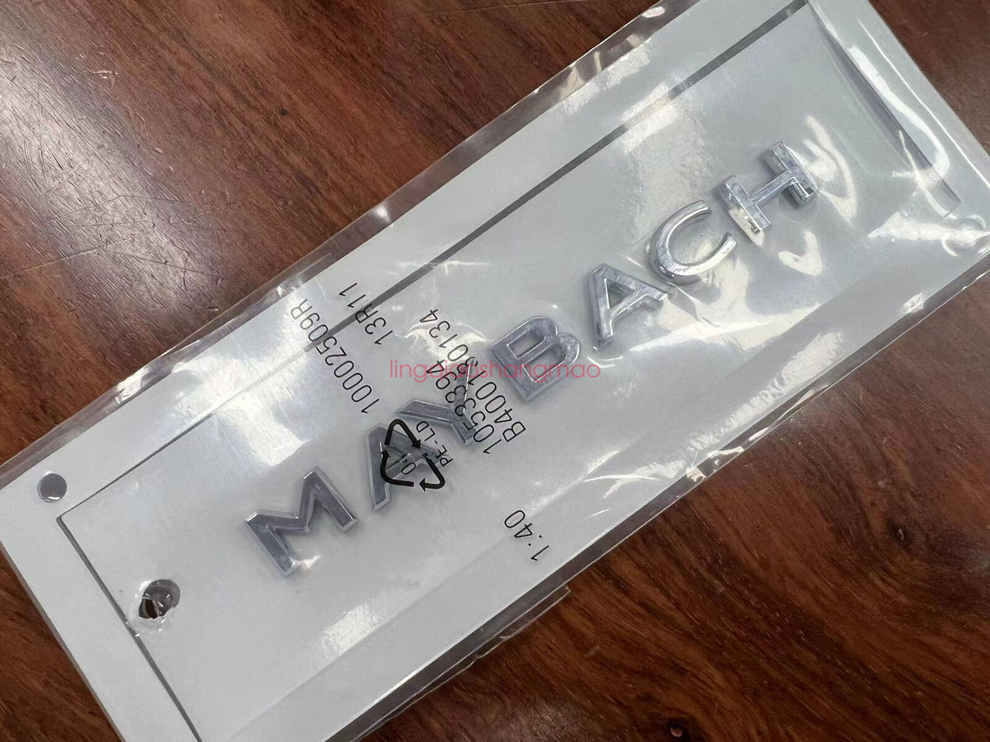 The chrome miniature  for Maybach  badge on the center console is applicable to the for Mercedes-Benz for Maybach S-Class.