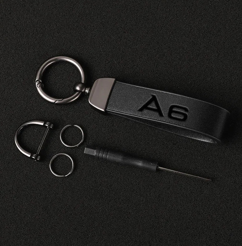 Suitable for Audi Q4 car keychain/key ring with horseshoe buckle, carbon fiber leather, black.