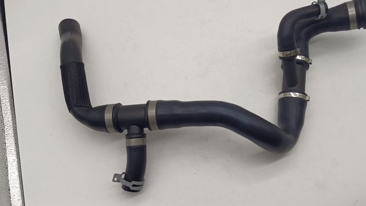 New Lower Radiator Hose for Volvo V70 XC70 XC60 S60 S80 S80L V60 32249278