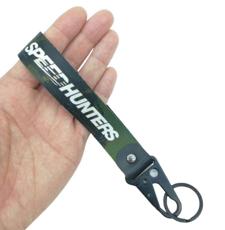 Car keychain/key ring with lanyard, car accessories, black and green, suitable for Mitsubishi .