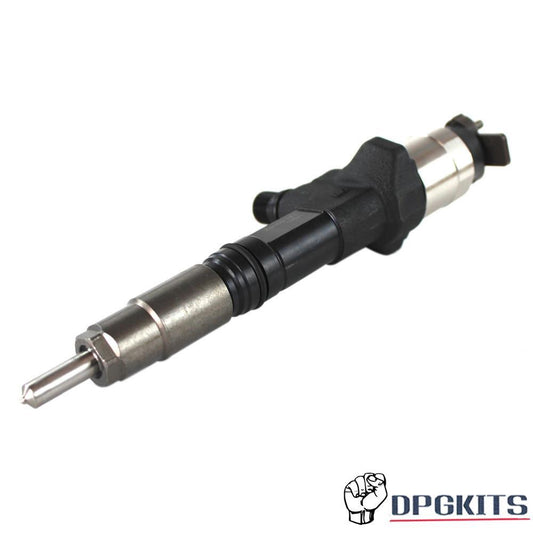 Fuel Injector 095000-6800 1J500-53050 For Kubota V3800DI Engine