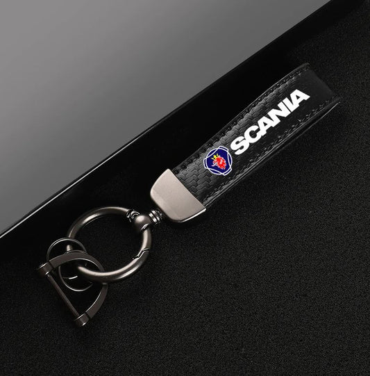 Suitable for Alfa Romeo for Stelvio car keychain/key ring, black leather horseshoe buckle gift