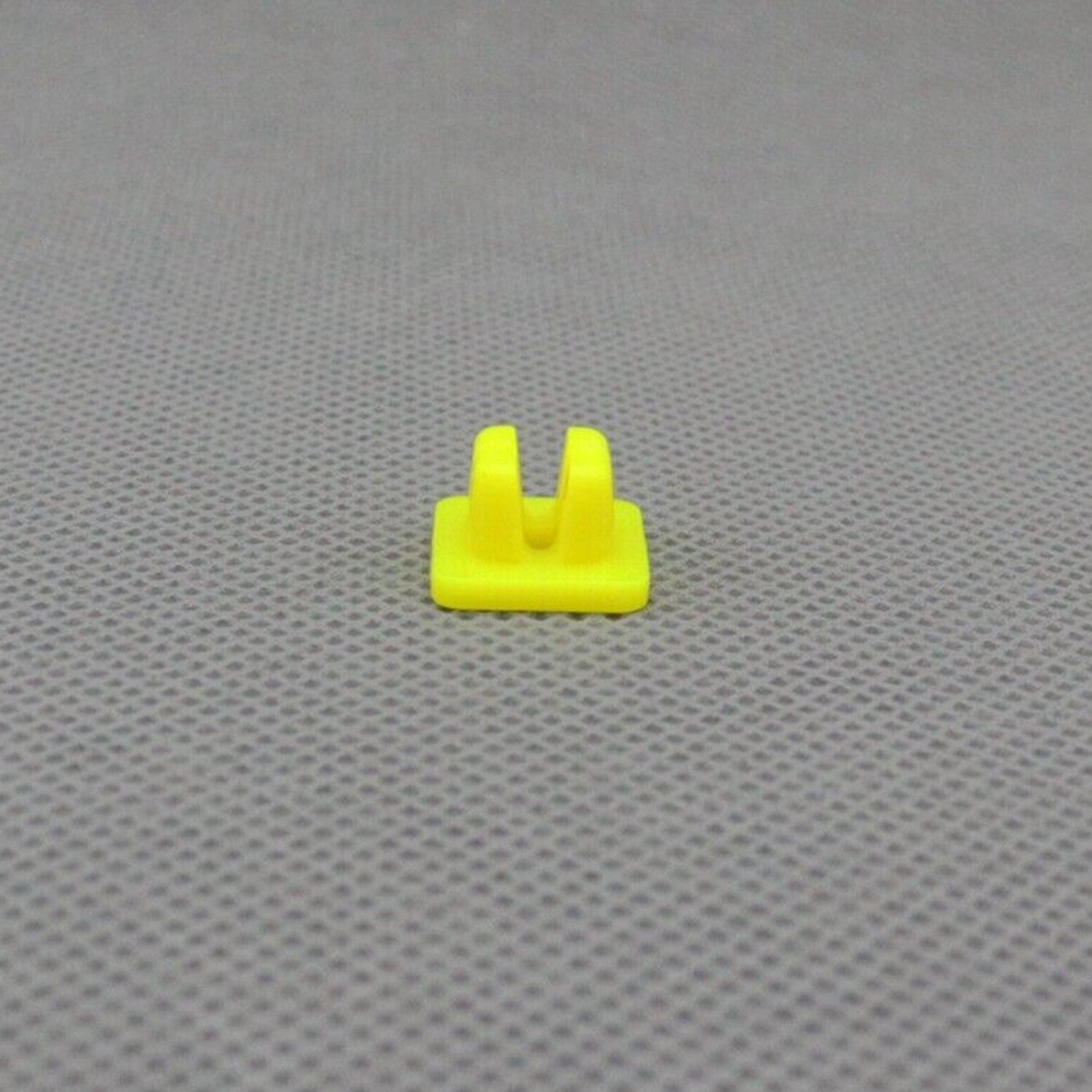 30x for Toyota Inside Trim Board Front Door Panel  Glass Moulding Retainer Clip