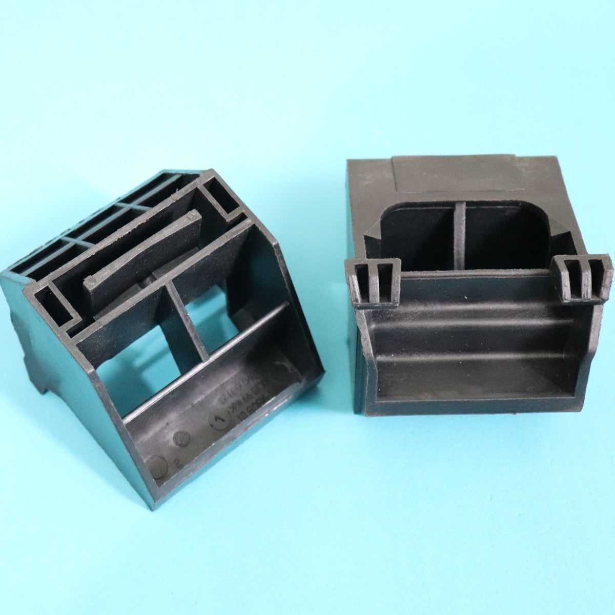 Suitable for BMW E60 528 530 540 lower radiator mounting bracket 17117542517 (L+R)