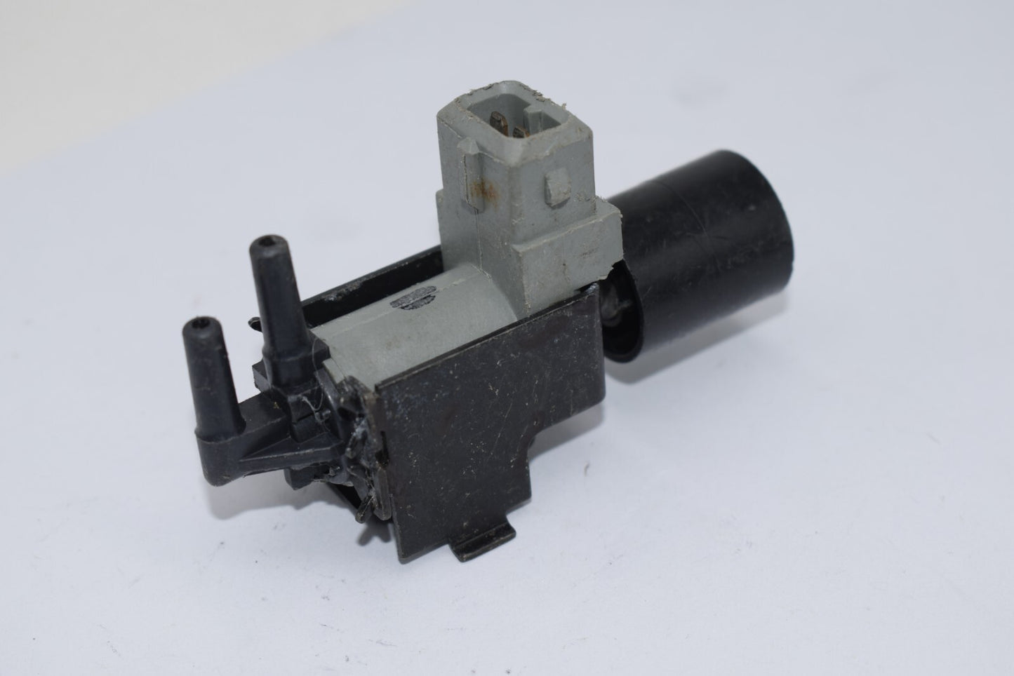 Original tank emptying solenoid valve 8-94384336-0 184600-0820 suitable for Isuzu tanks.
