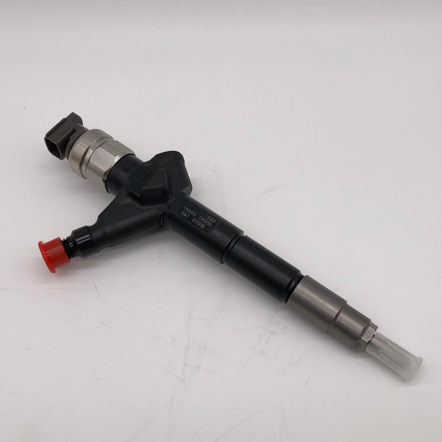New Diesel Fuel Injector 095000-5650 for Nissan Pathfinder YD25 2.5l Euro Engine