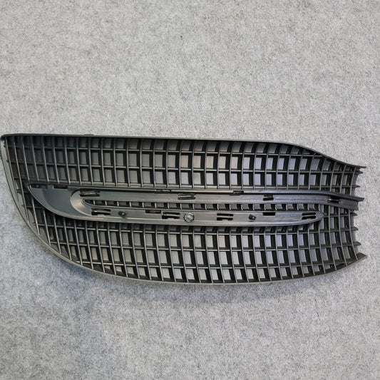 The front bumper grille is suitable for the for Mercedes-Benz S-Class W222 (2018-2020).