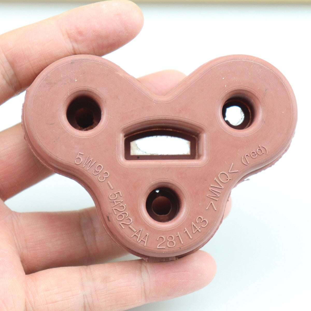 C2C32948 is suitable for New for JAGUAR XF / XJ 10-16 Exhaust-Rear Muffler rubber insulators.