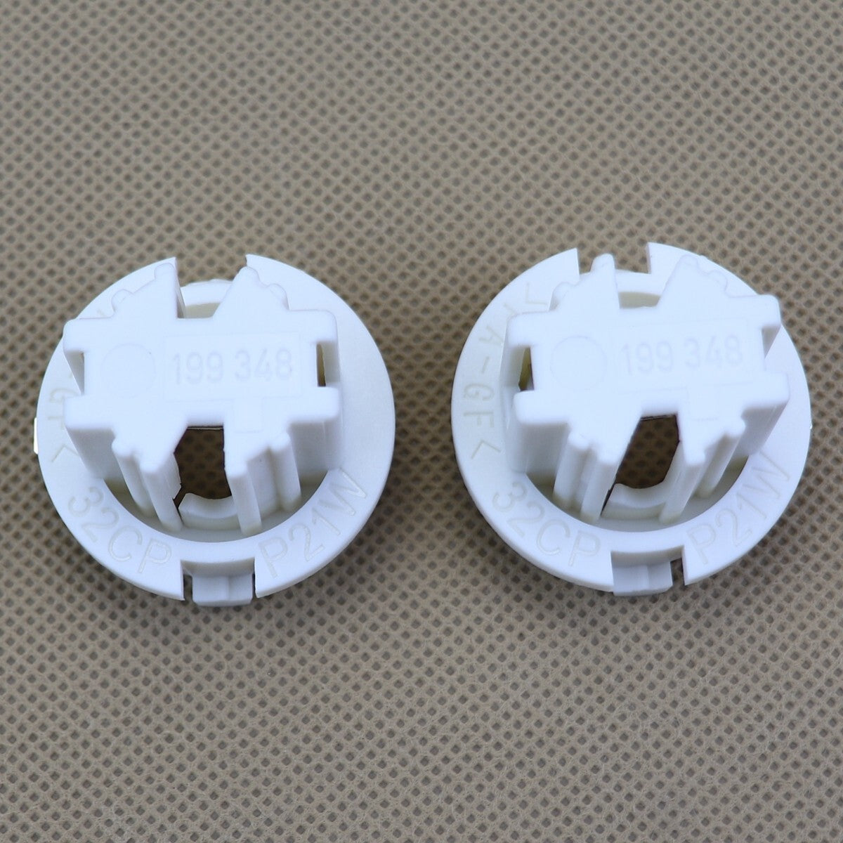 2pcs 63216943036 for BMW X3 X5 Series E53 E65 E66 Brake Light Socket