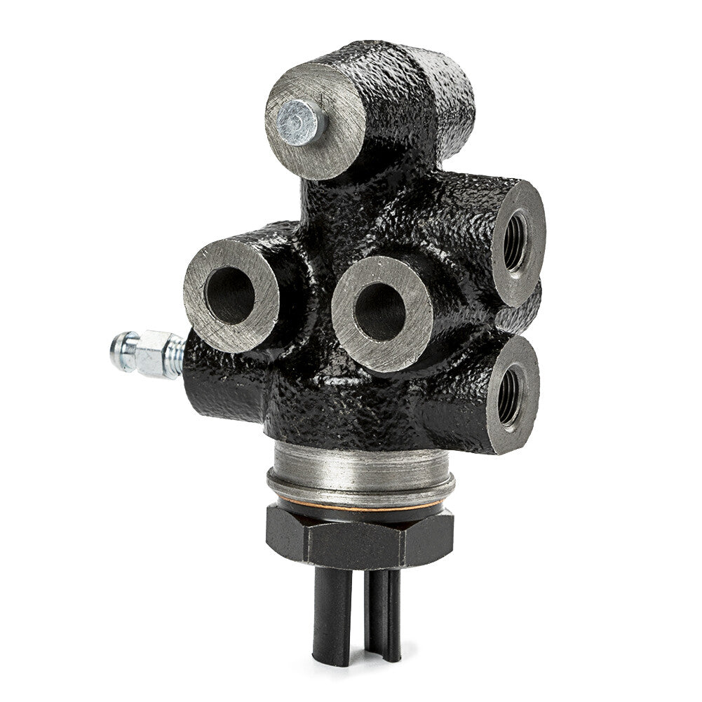 Brake load sensing proportional valve is suitable for Toyota pickup trucks from 1983 to 1995, specifically the 2.2L, 2.4L, and 3.0L models.