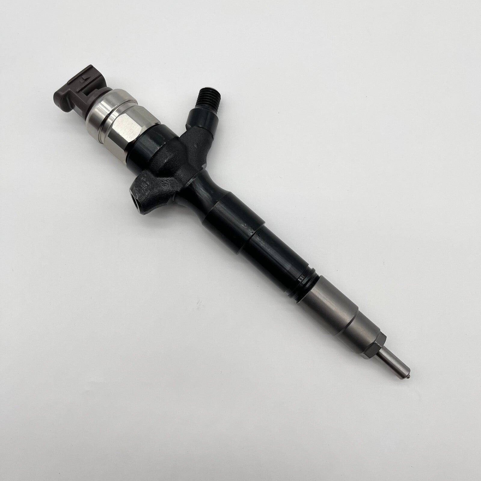 095000-5930 Common Rail Fuel Injector Assembly 23670-09060 for Toyota HILUX